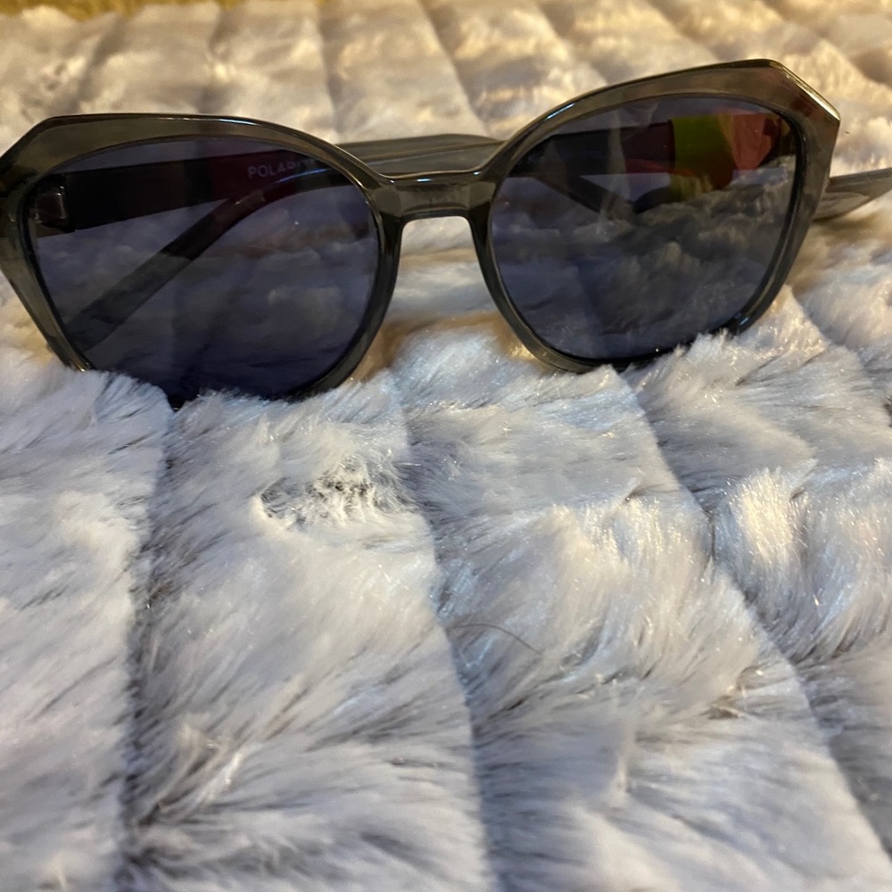 Foster grant sun glasses